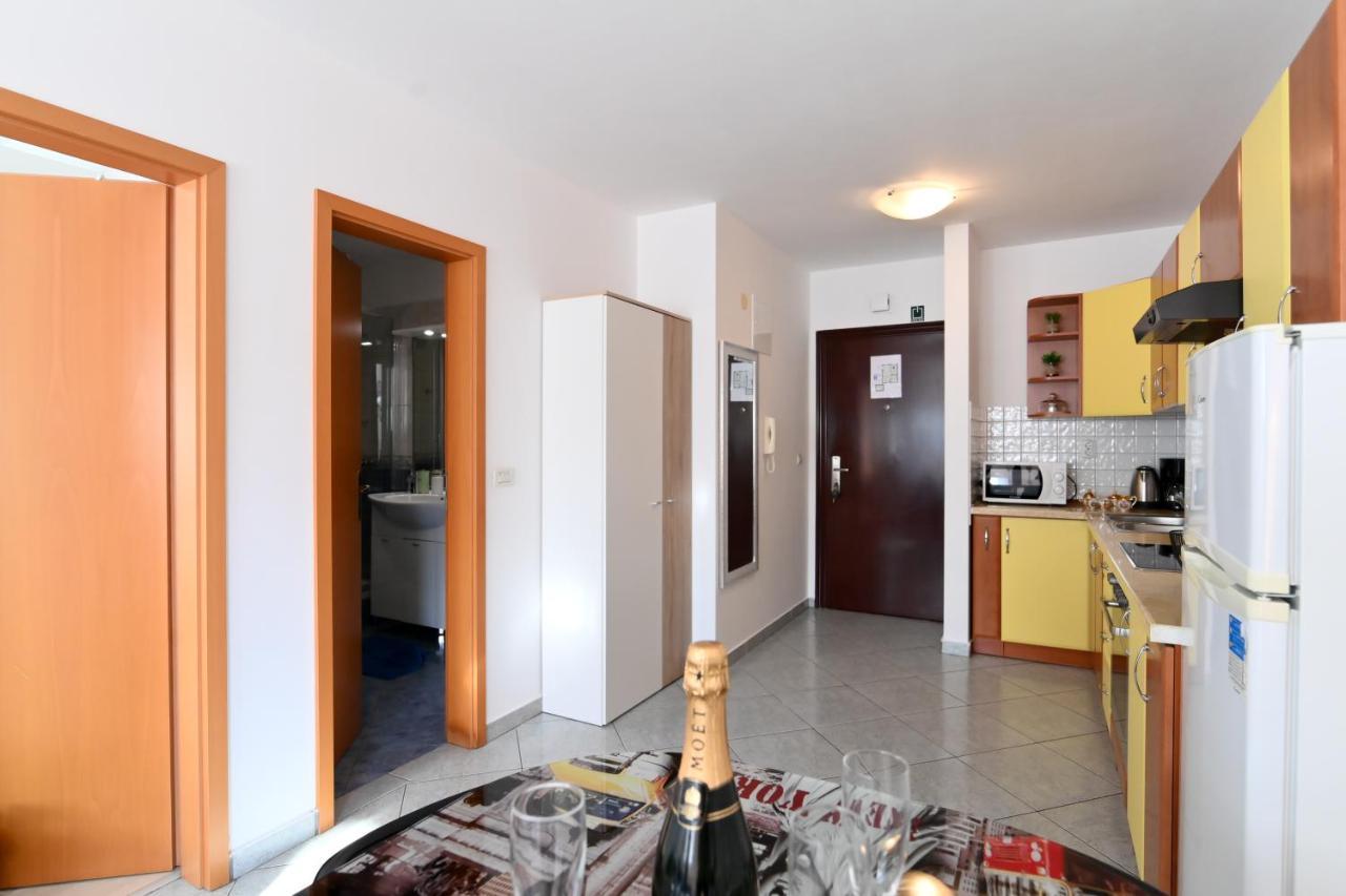 Rossy Apartment Рийека Екстериор снимка