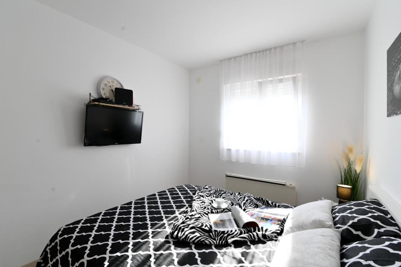 Rossy Apartment Рийека Екстериор снимка